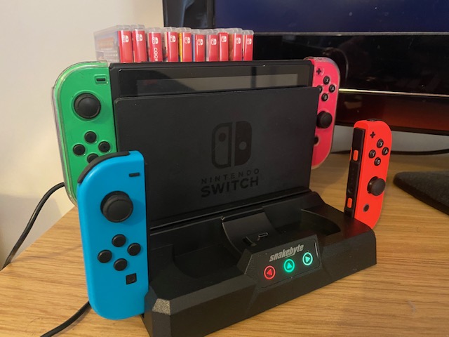 does the switch come with a stand